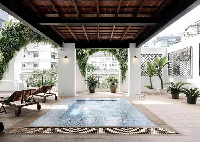 Schloss At Thonglor Hotel